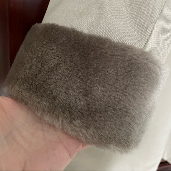 London Fog faux-fur lined tan vintage trench coat in size 10 M - Picture 9 of 11